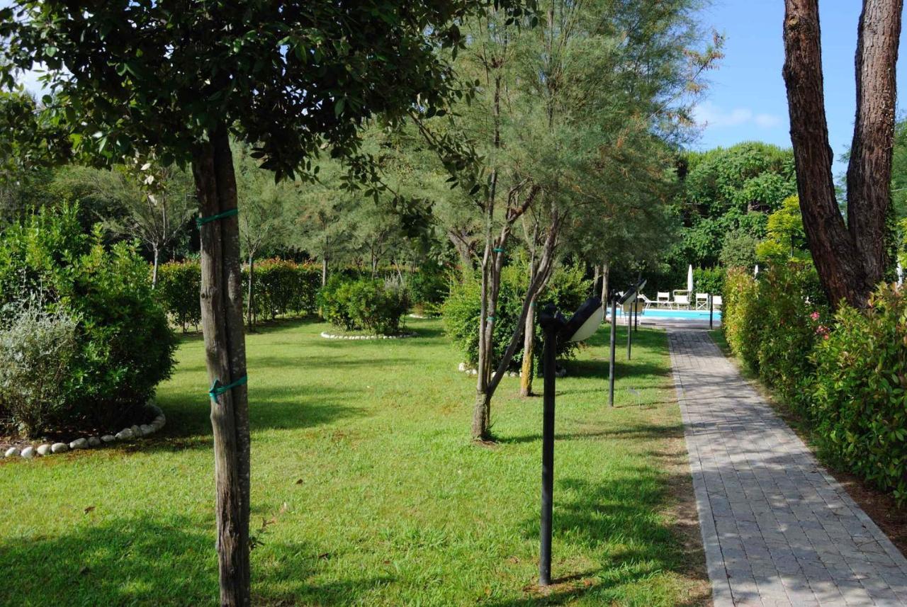 Apartment In Marina Di Massa - Toskana 24103 Exterior foto