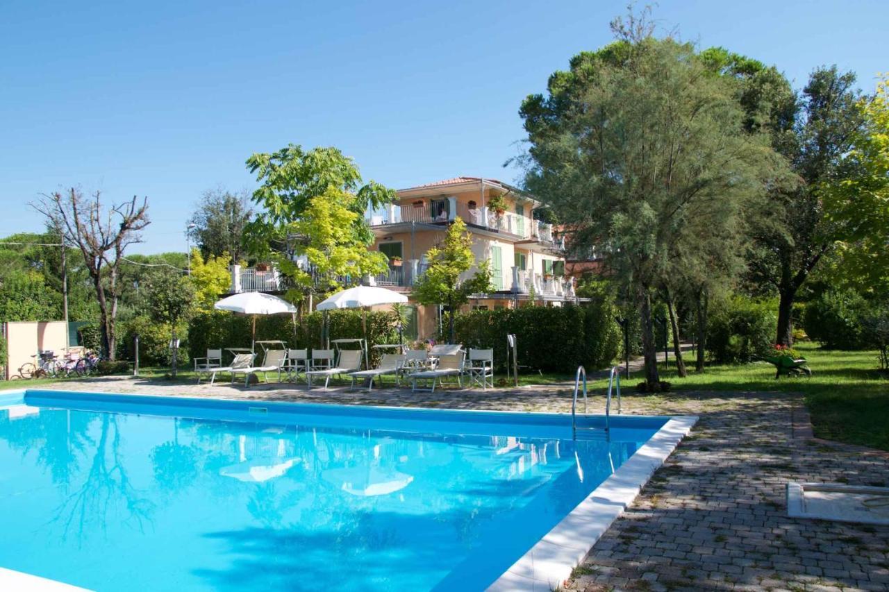Apartment In Marina Di Massa - Toskana 24103 Exterior foto
