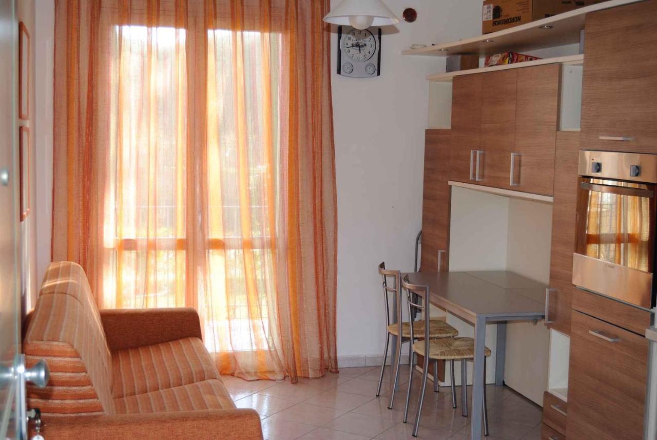 Apartment In Marina Di Massa - Toskana 24103 Exterior foto